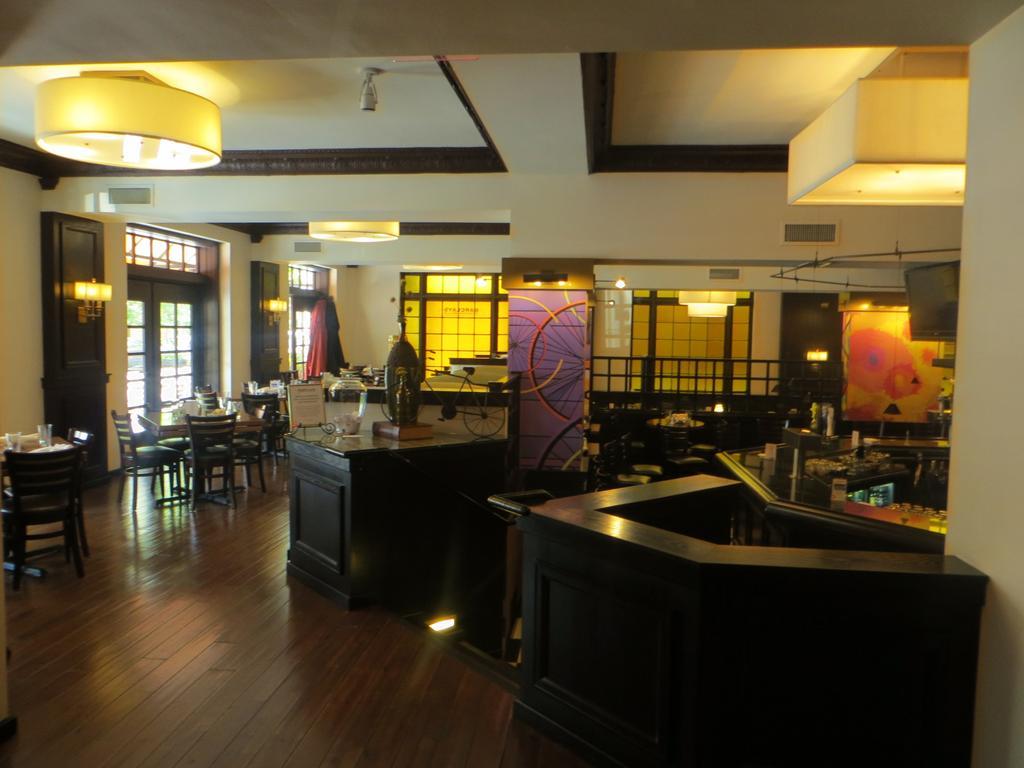 卡尔顿橡树园酒店 奥克帕克 外观 照片
